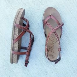 Blowfish women Foxtail Sandals in Scotch Deycut